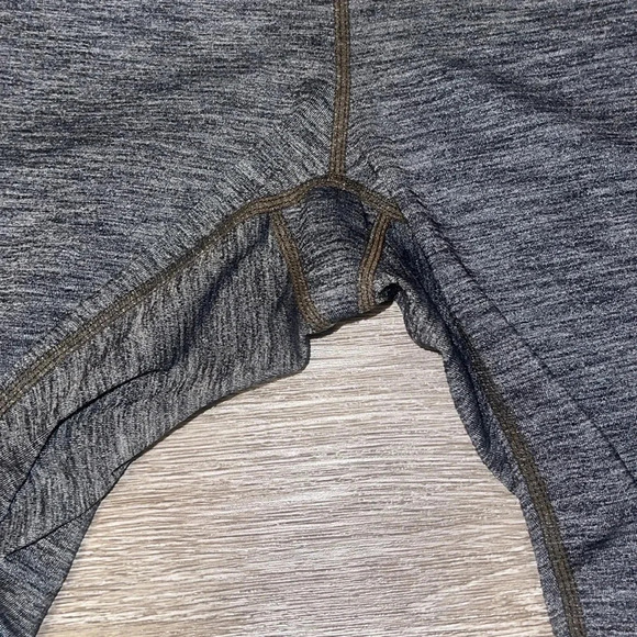 Athleta gray workout leggings in size medium capri crop pants running - Picture 3 of 10